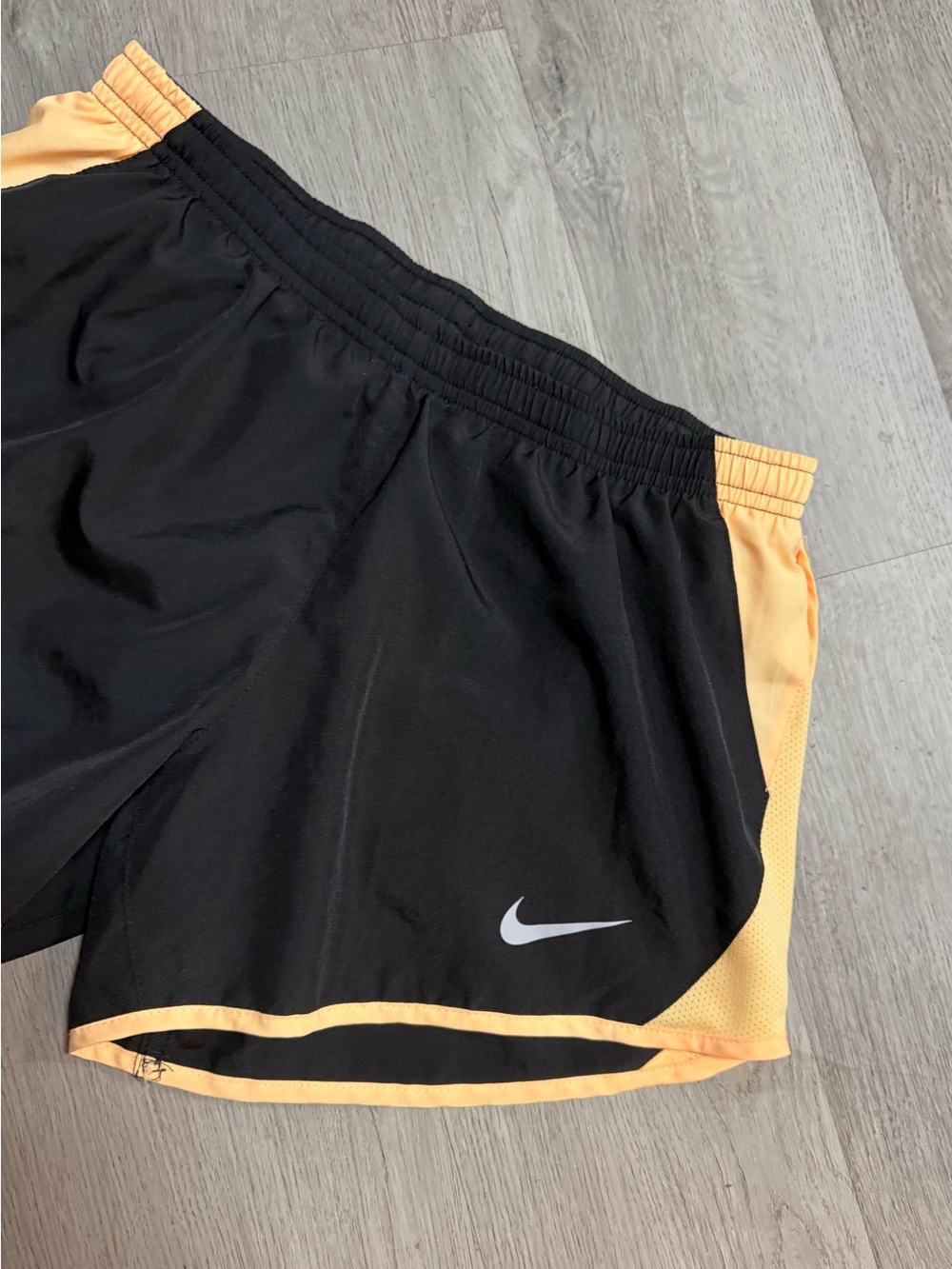 •NIKE• RUNNING SHORTS - Picture 2 of 6